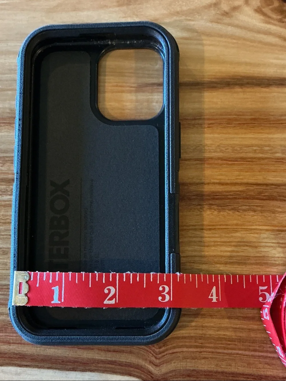 OtterBox Black Rugged MagSafe-Compatible Phone Case